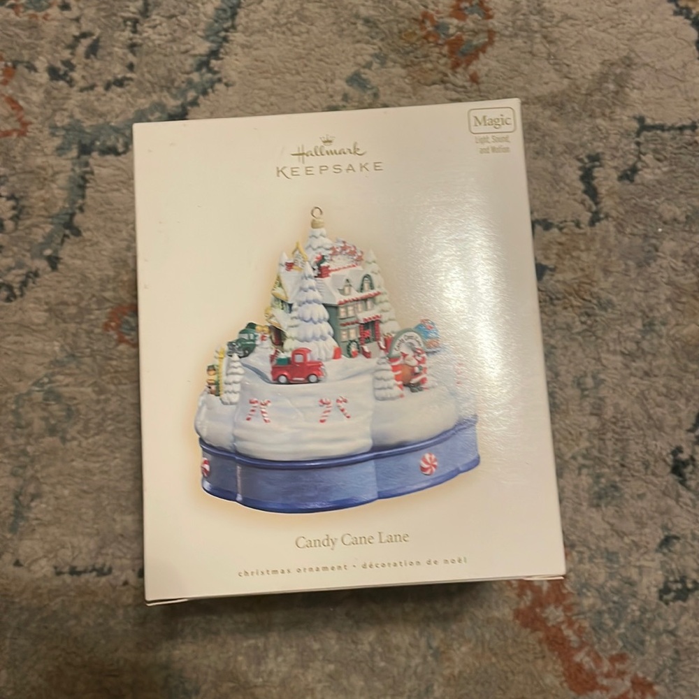 Hallmark keepsake Ornament Candy Cane Lane Magic Light , sound  Motion 2007